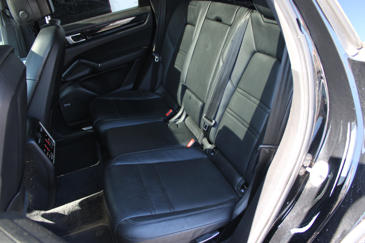 Porsche Cayenne — 32