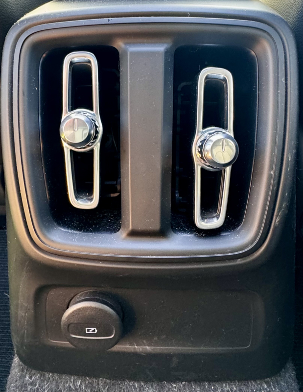 Volvo XC40 — 35