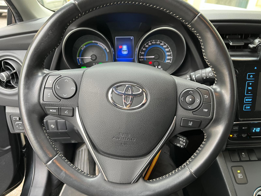 Toyota Auris — 9