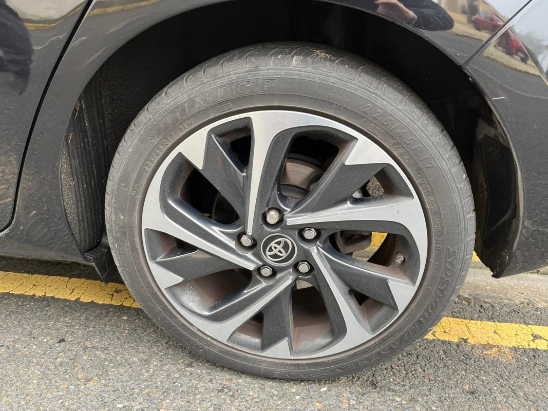 Toyota Auris — 15