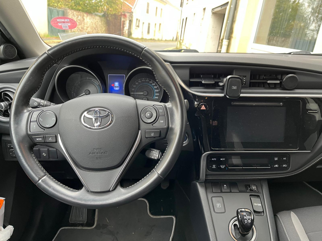 Toyota Auris — 8