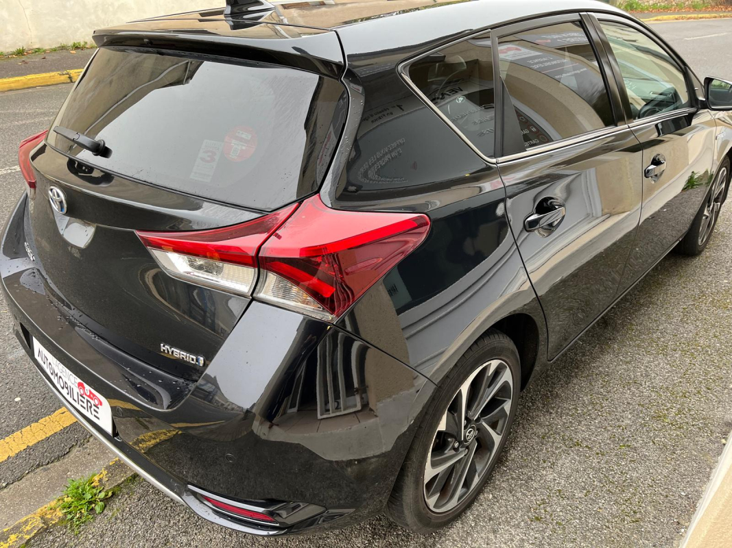 Toyota Auris — 16