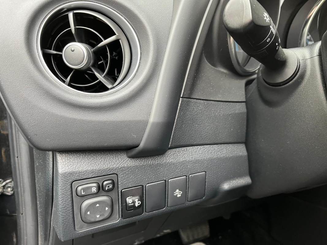 Toyota Auris — 18