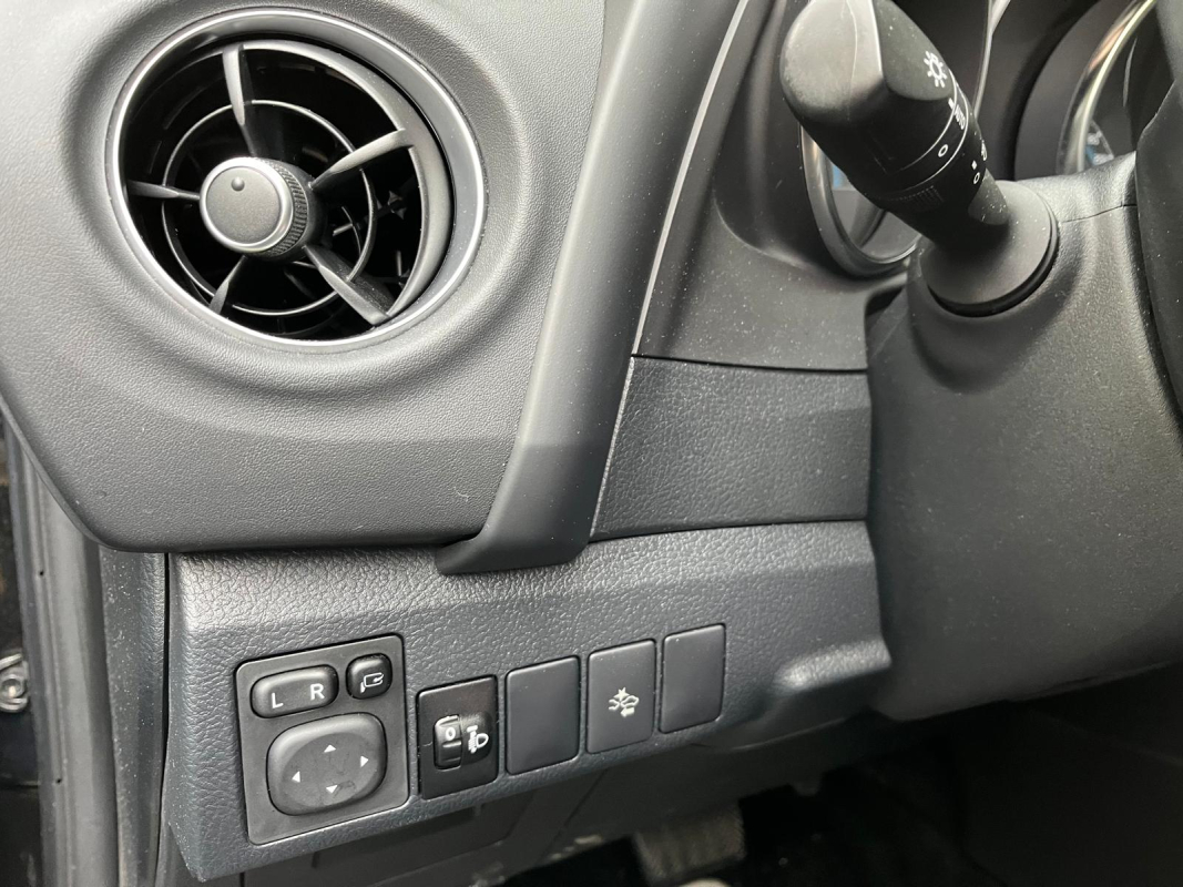 Toyota Auris — 11