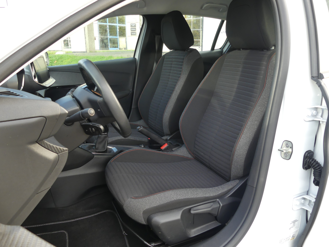 Peugeot 208 — 12