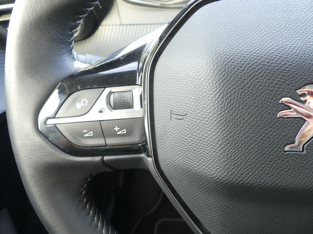 Peugeot 208 — 23