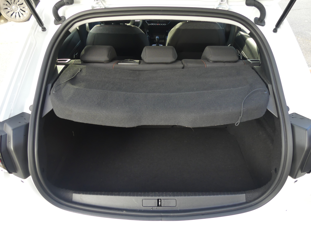 Peugeot 208 — 19