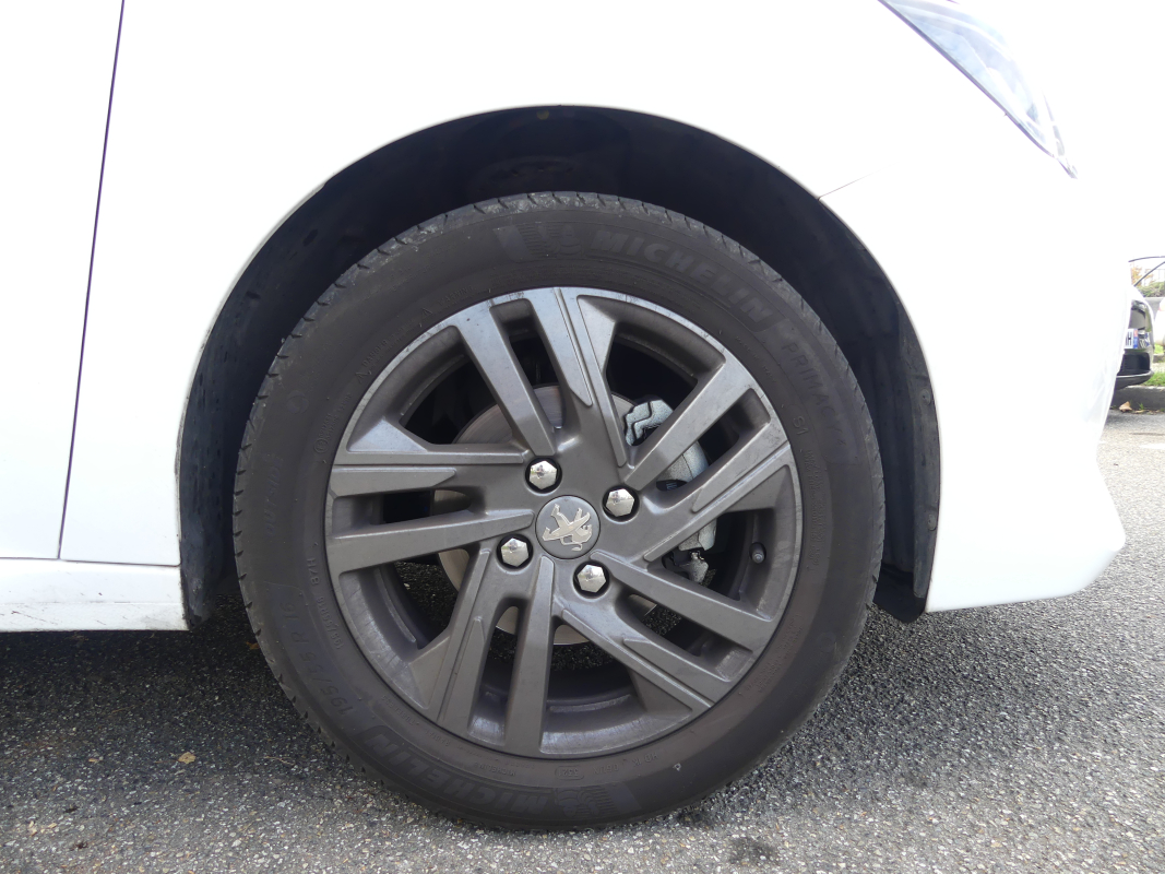 Peugeot 208 — 33