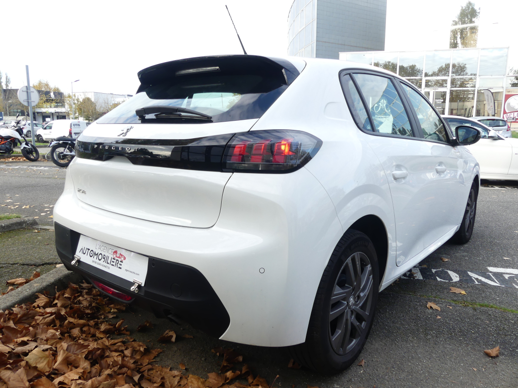 Peugeot 208 — 7