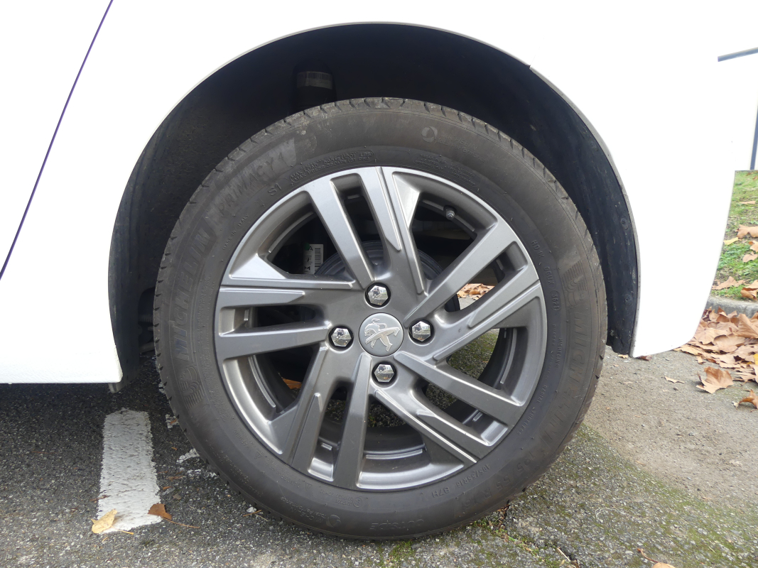 Peugeot 208 — 35