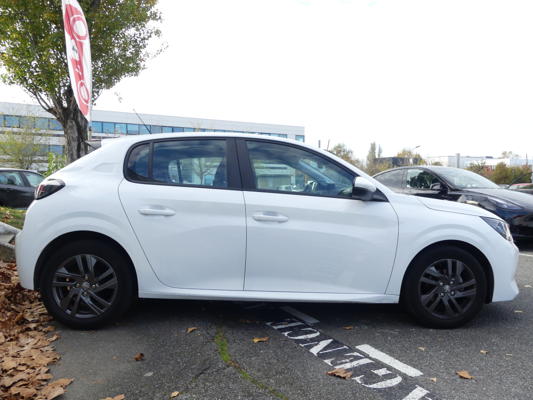 Peugeot 208 — 8