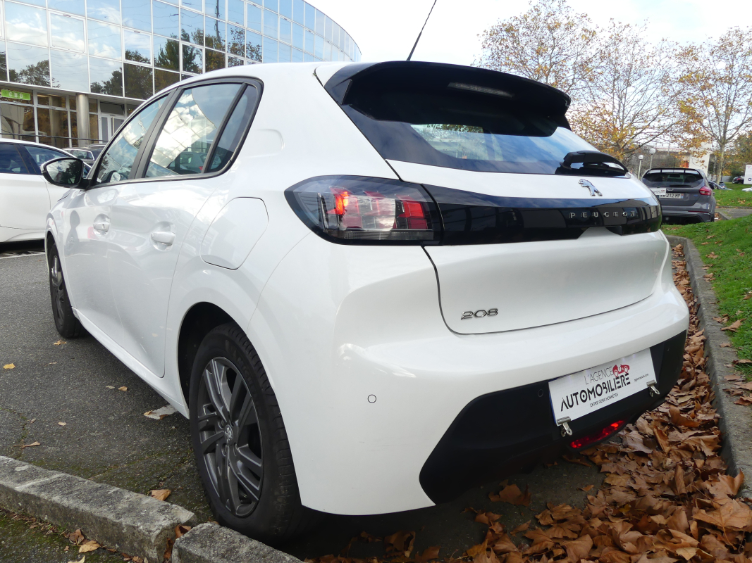 Peugeot 208 — 5