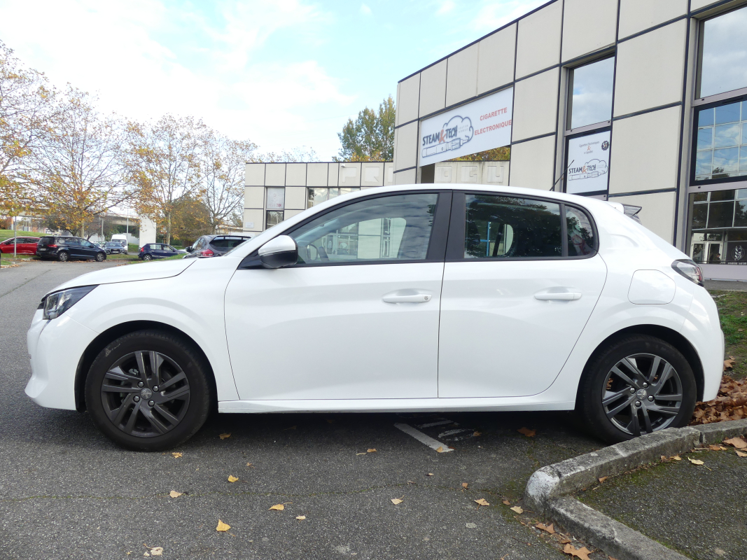 Peugeot 208 — 4