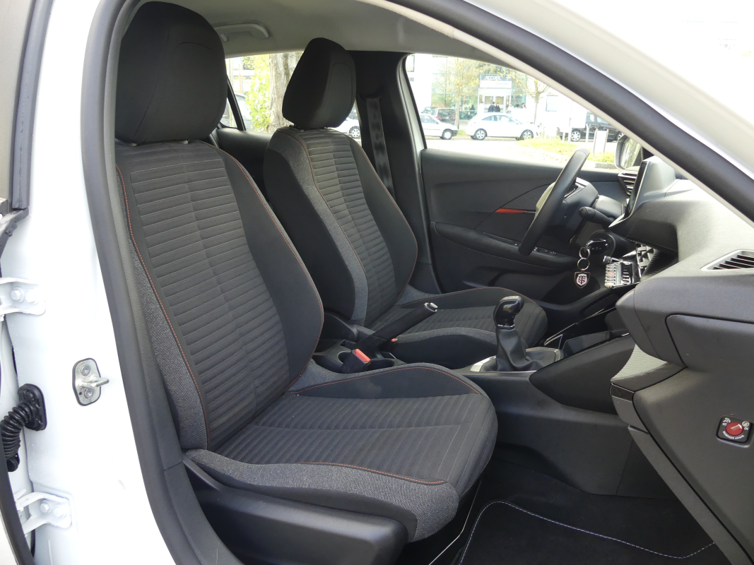 Peugeot 208 — 17