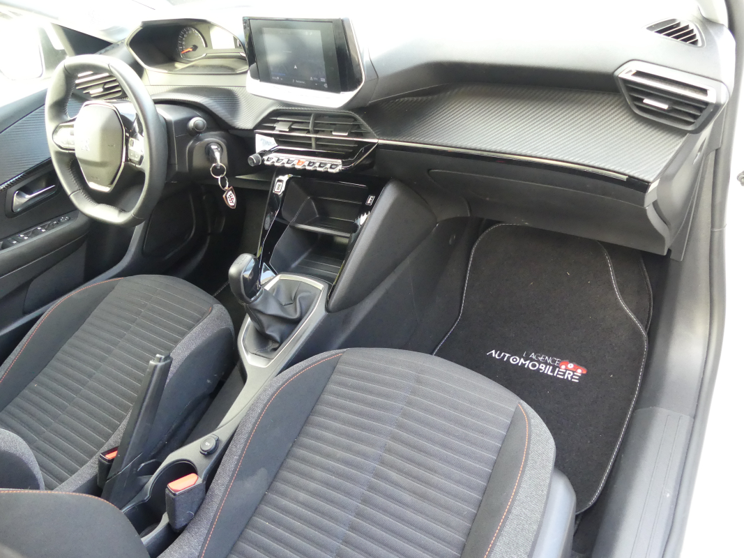 Peugeot 208 — 26