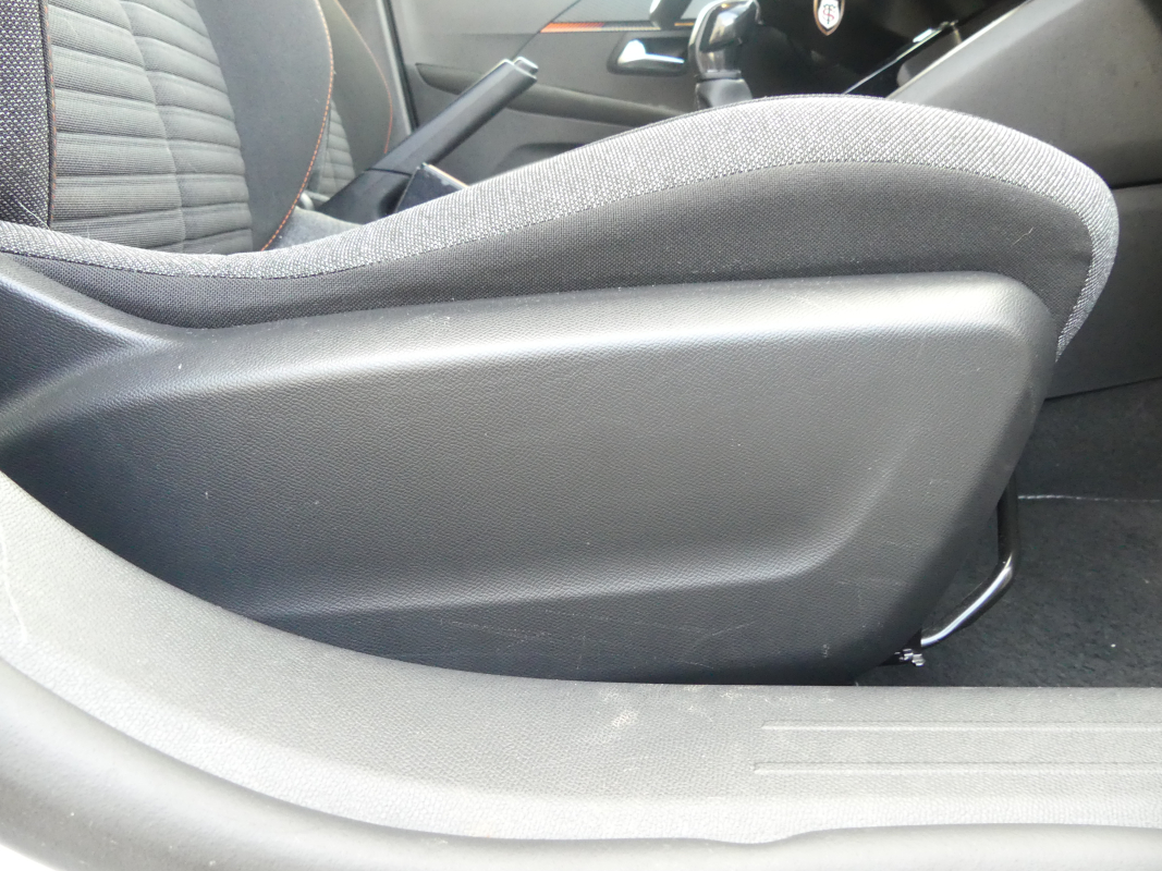 Peugeot 208 — 27