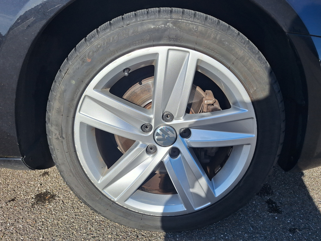 Volkswagen Passat CC — 40