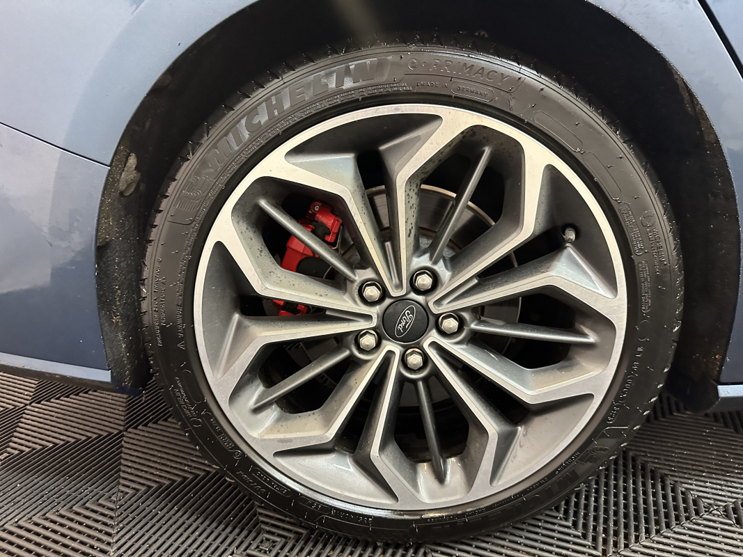 Ford Focus SW — 24