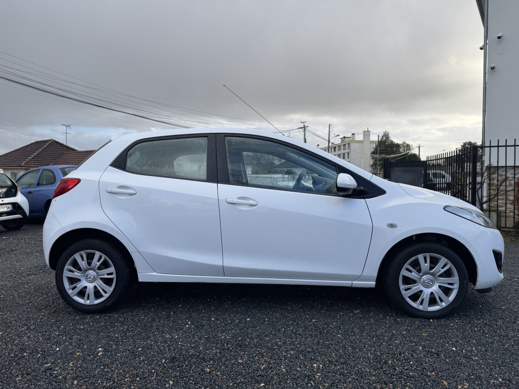 Mazda Mazda 2 — 4