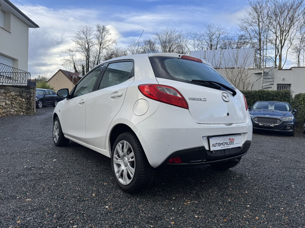 Mazda Mazda 2 — 6