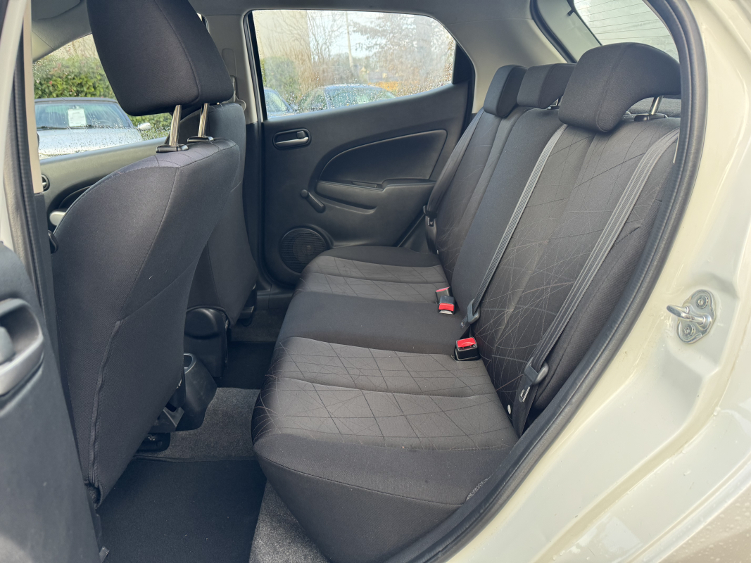 Mazda Mazda 2 — 12