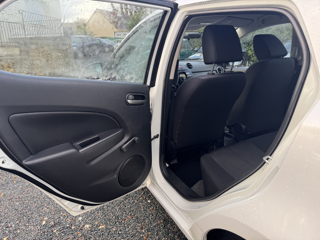 Mazda Mazda 2 — 11