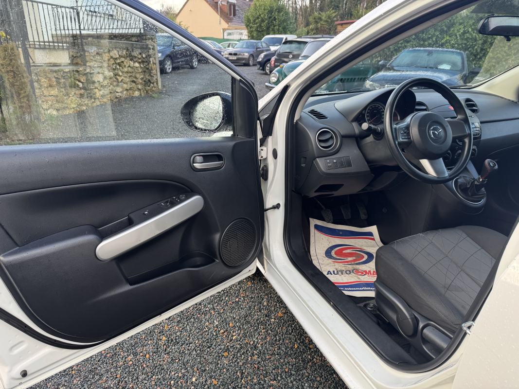 Mazda Mazda 2 — 13