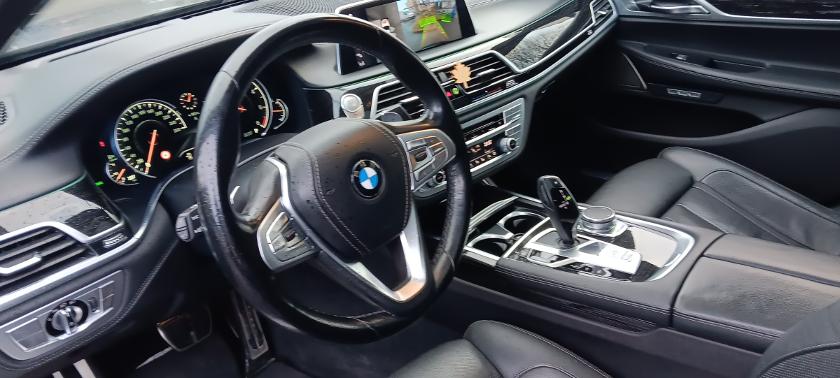 Bmw Série 7 — 8