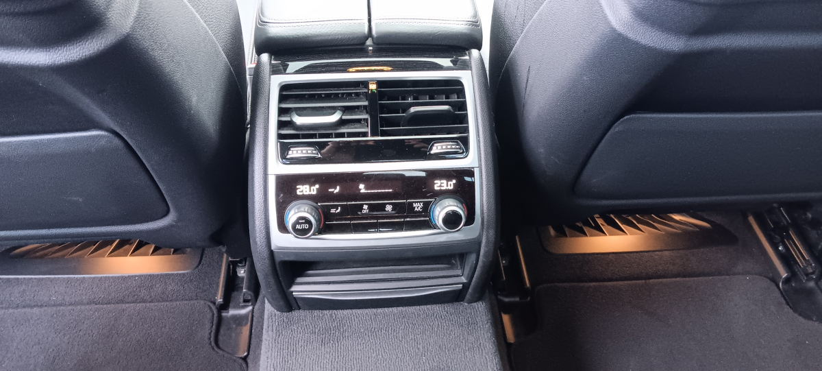 Bmw Série 7 — 19