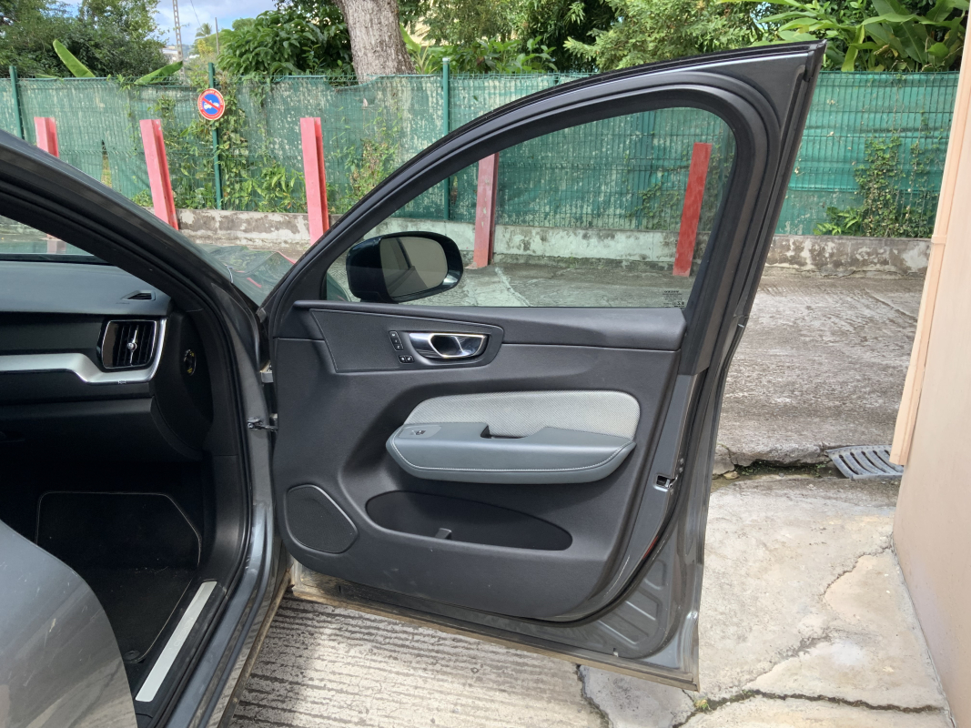 Volvo XC60 — 2