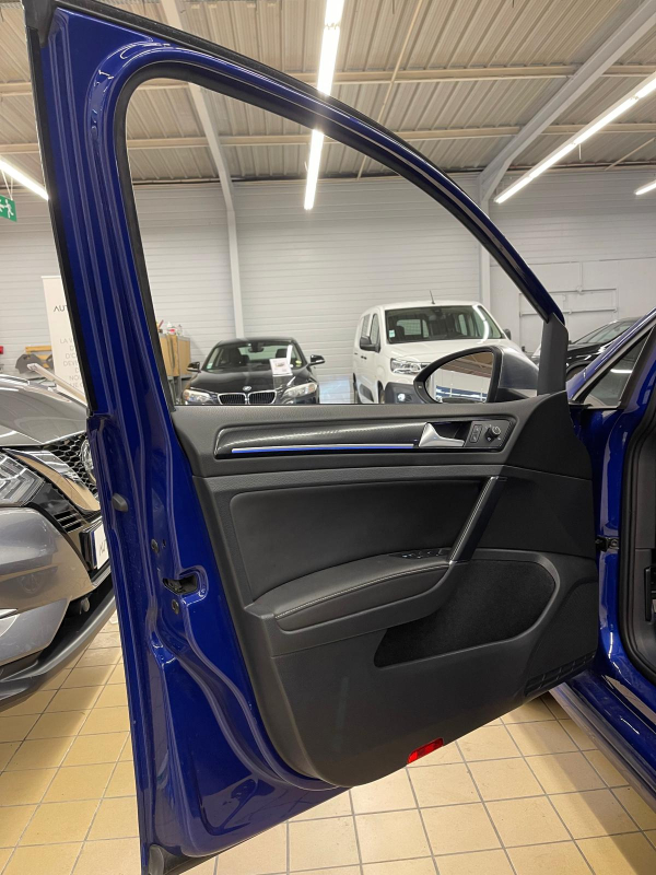 Volkswagen Golf — 33