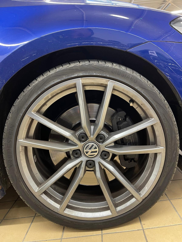 Volkswagen Golf — 37