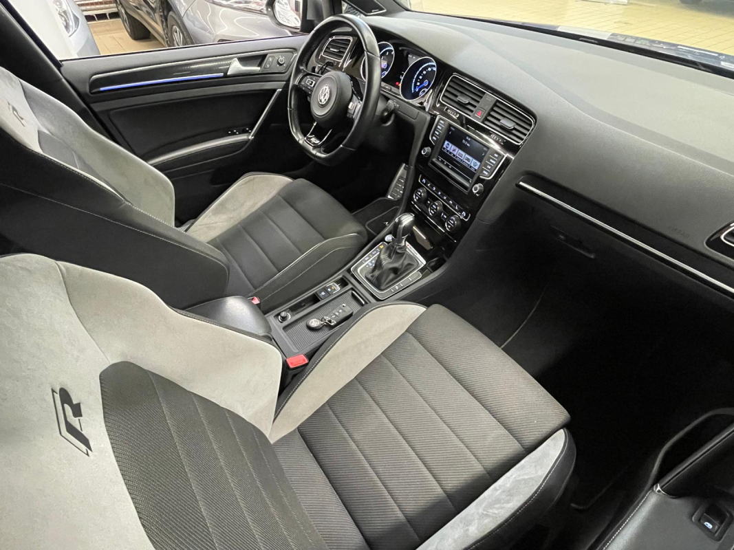 Volkswagen Golf — 21