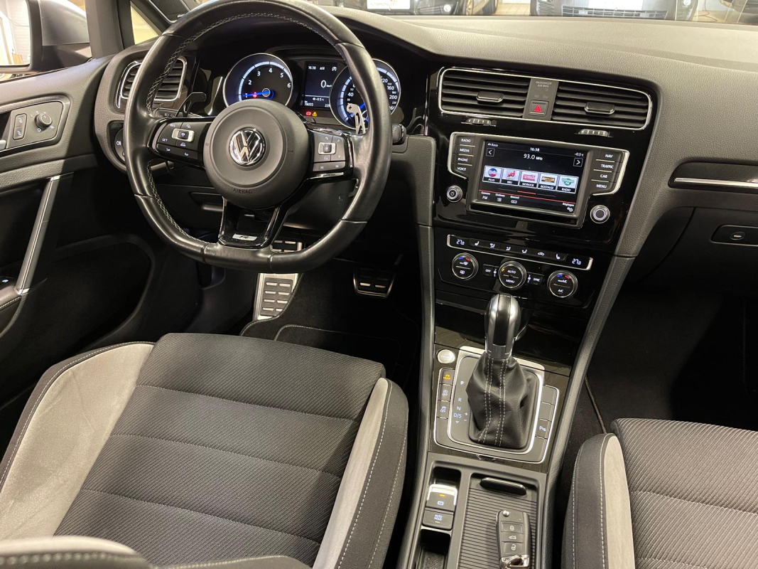 Volkswagen Golf — 17