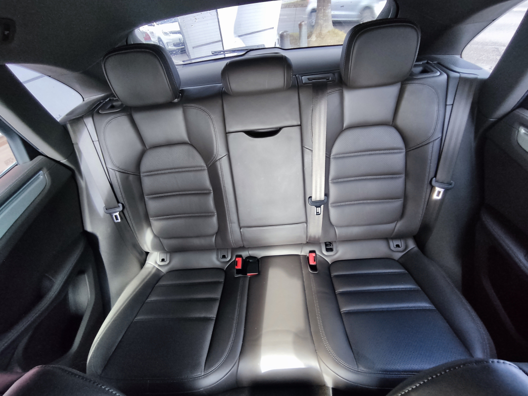Porsche Macan — 13