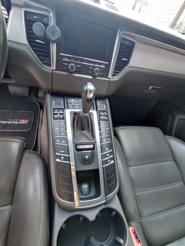 Porsche Macan — 11