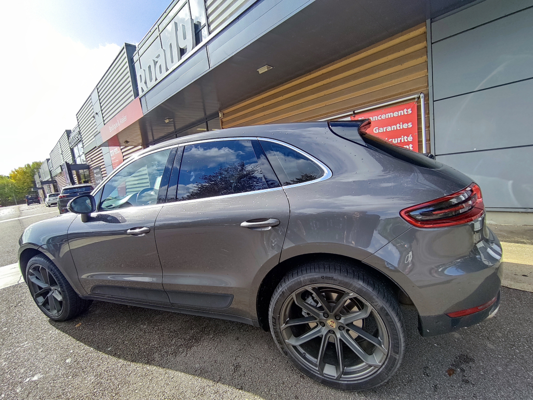 Porsche Macan — 21