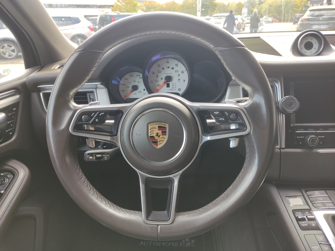 Porsche Macan — 17
