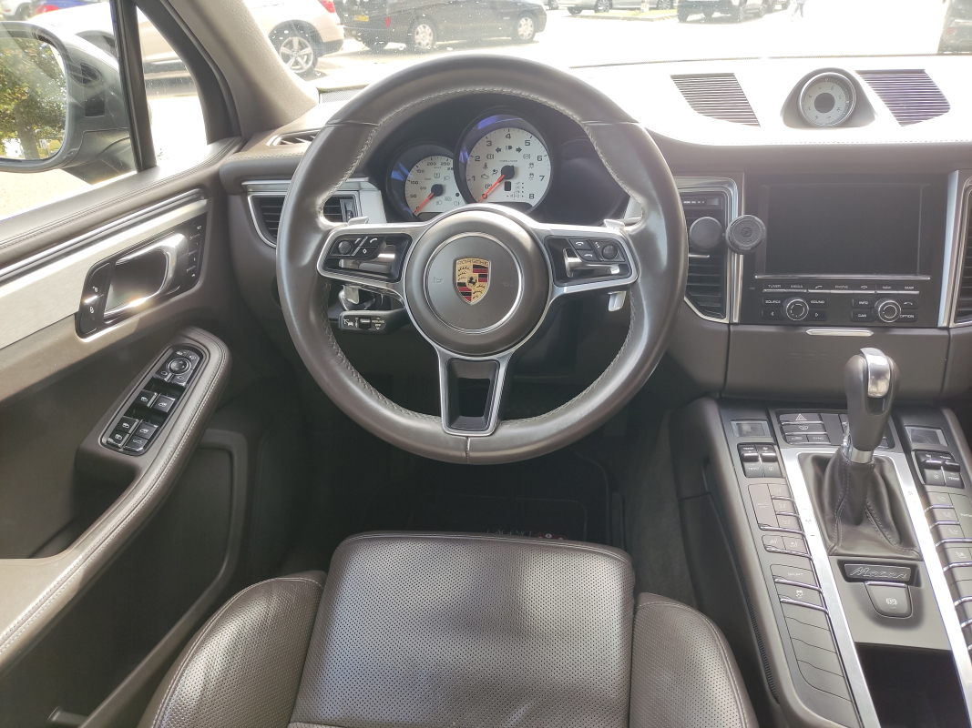 Porsche Macan — 18