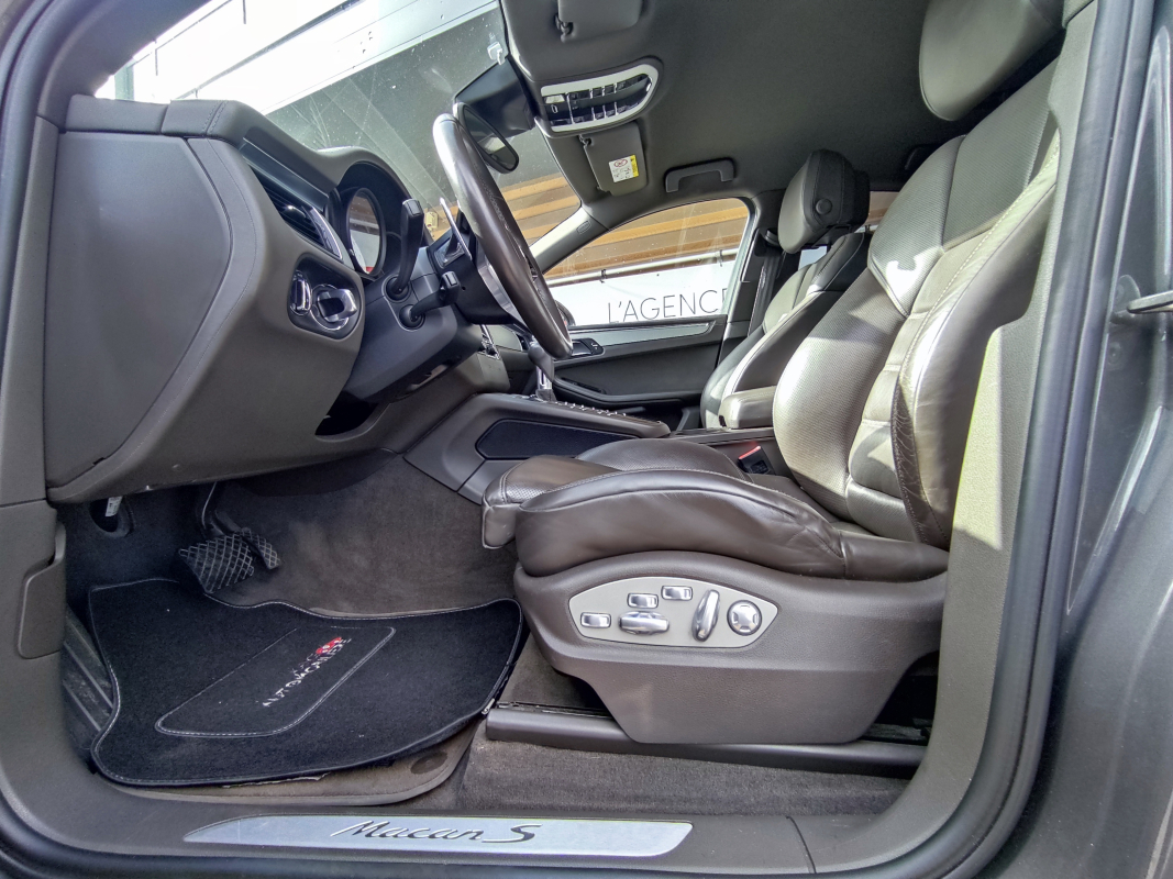 Porsche Macan — 26
