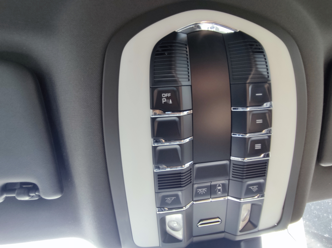 Porsche Macan — 28