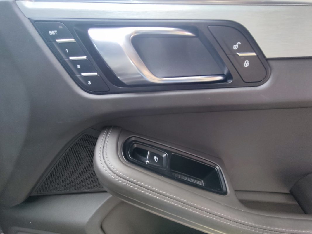 Porsche Macan — 29