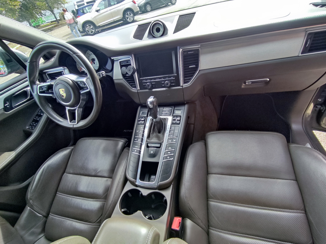 Porsche Macan — 16