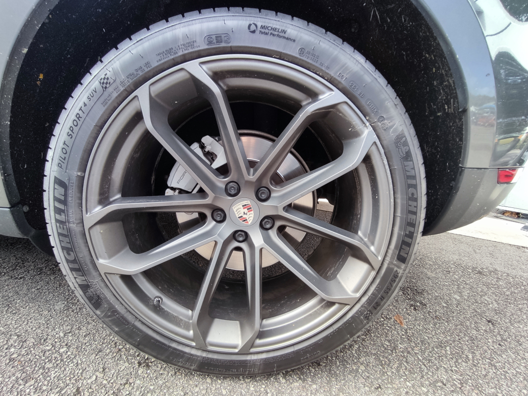 Porsche Macan — 32