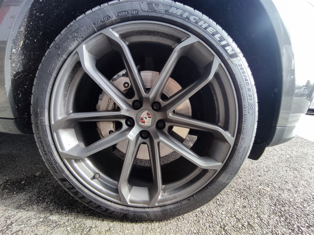 Porsche Macan — 33