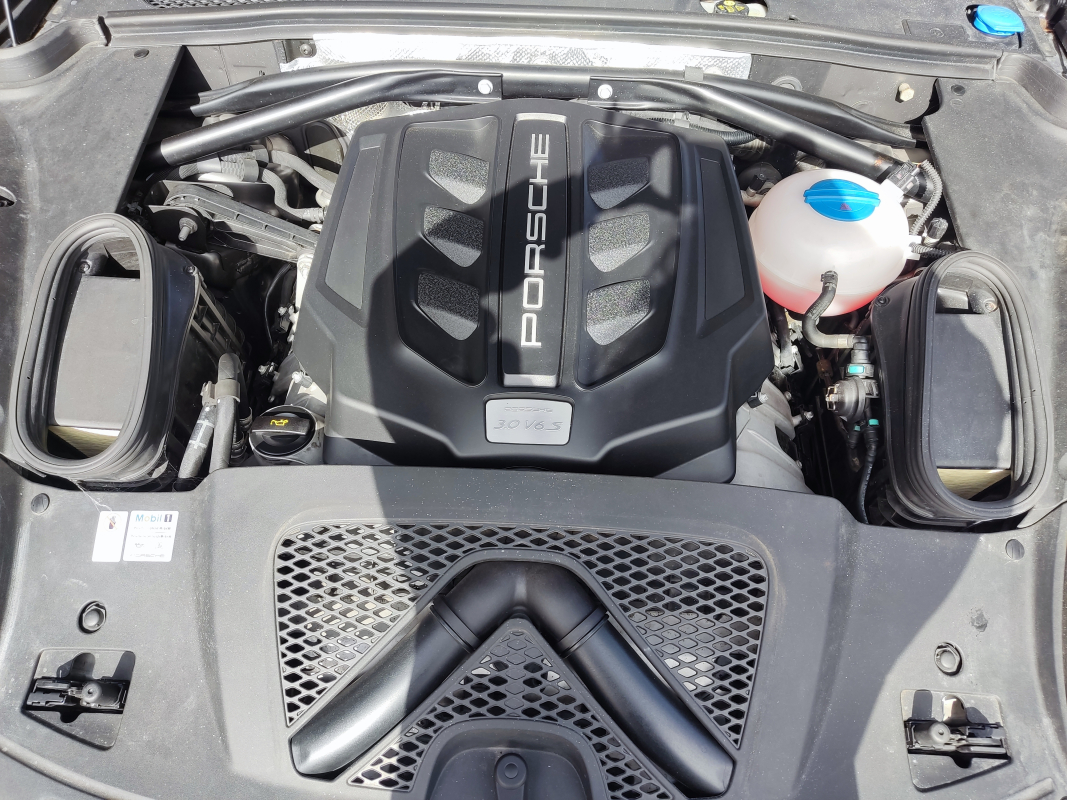 Porsche Macan — 39