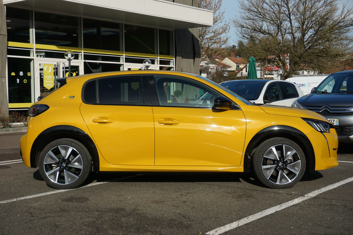 Peugeot 208 — 7