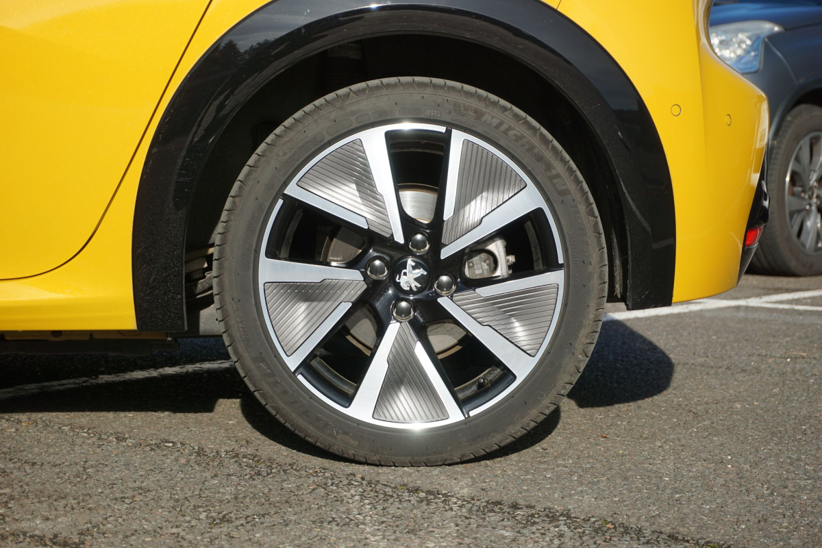 Peugeot 208 — 75