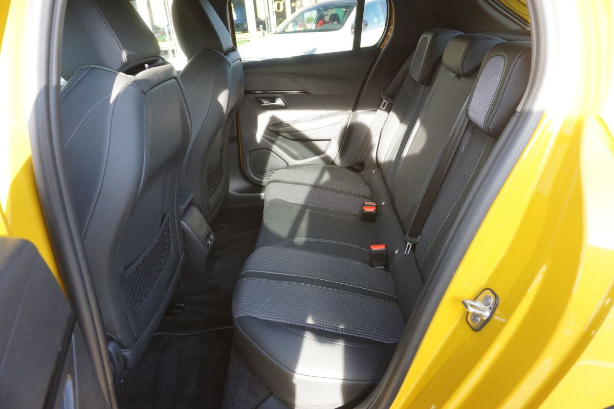 Peugeot 208 — 63
