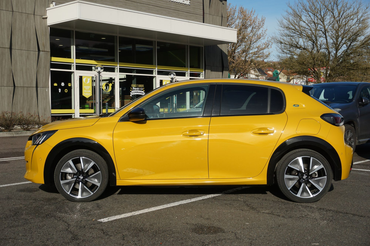 Peugeot 208 — 15